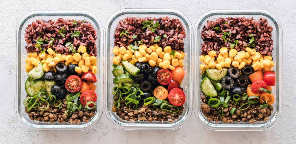 三つの手作り弁当が並んでいます