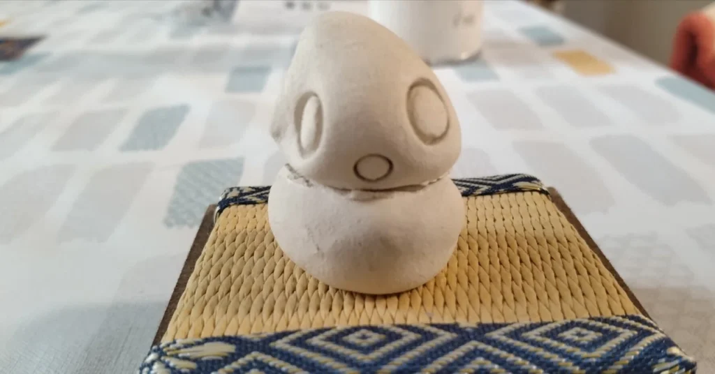 ウマモナドが台座に置いてあります