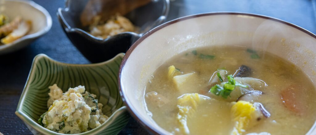 具だくさんのスープと小鉢