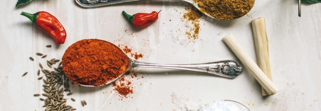 スパイスが並んでいます