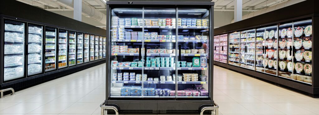 巨大な冷蔵庫があります